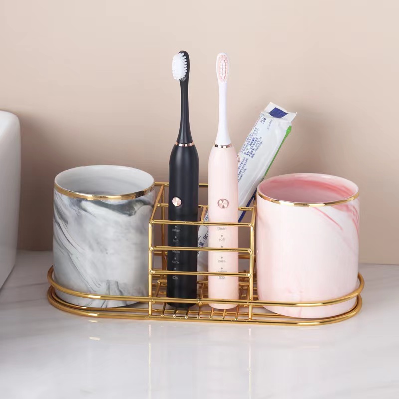 Złoty uchwyt na szczoteczki do – Toothbrush Holder Set recenzja i cena